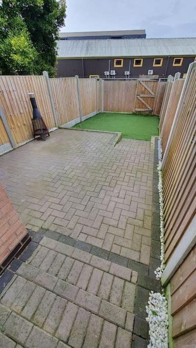 Contractors-City Centre-Parking-Sleeps 9 -Smart Tv, 2 Bathrooms! Coventry Esterno foto