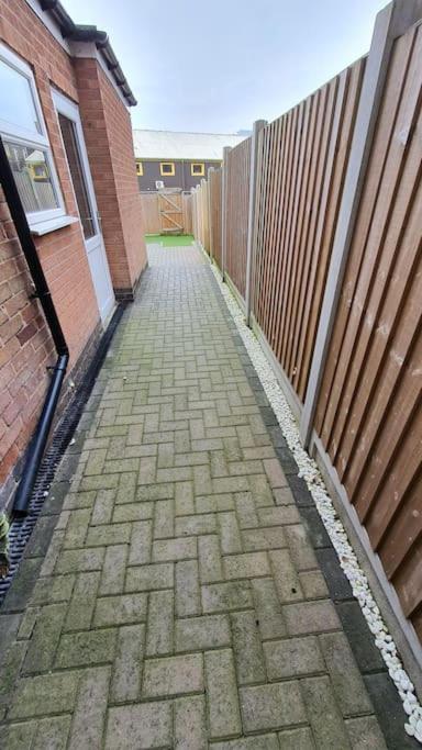 Contractors-City Centre-Parking-Sleeps 9 -Smart Tv, 2 Bathrooms! Coventry Esterno foto